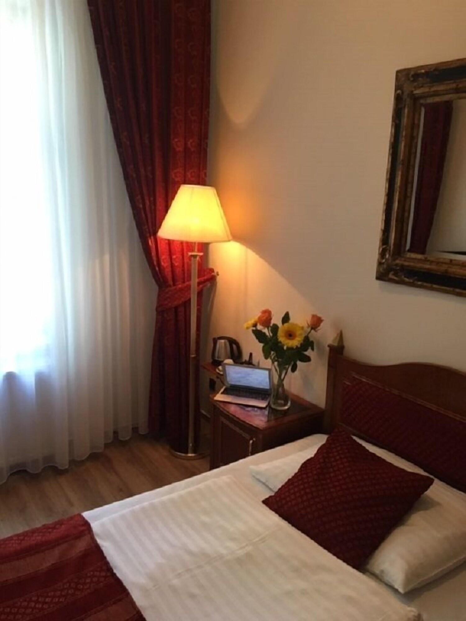 Hotel Ariston Прага Экстерьер фото