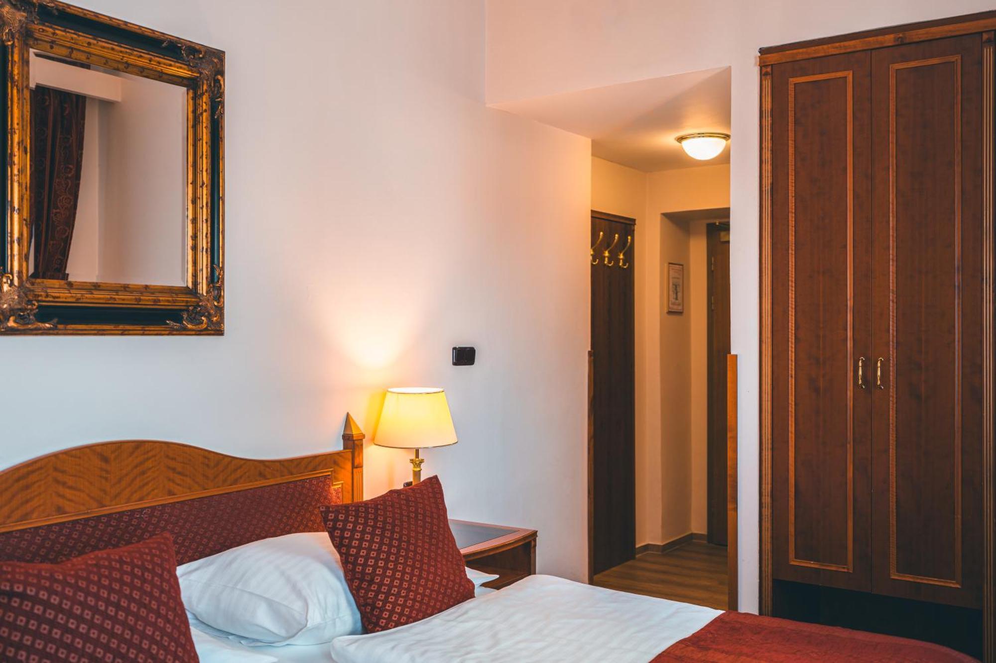 Hotel Ariston Прага Экстерьер фото
