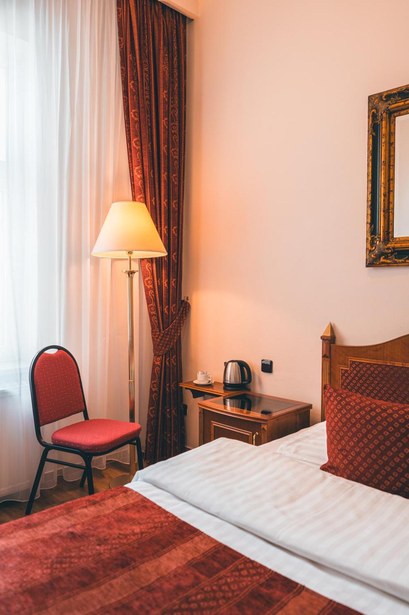 Hotel Ariston Прага Экстерьер фото